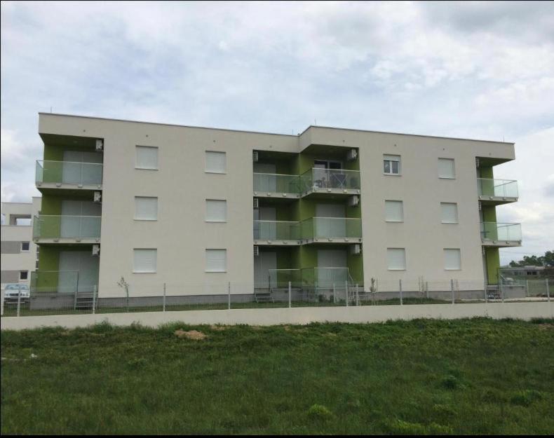 Apartmani Matko Nin Luaran gambar